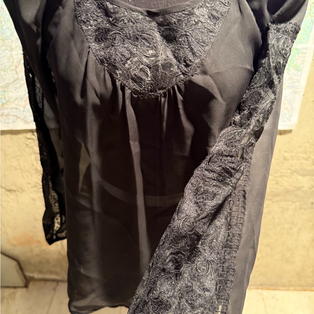 Elegant Black Lace Blouse‎